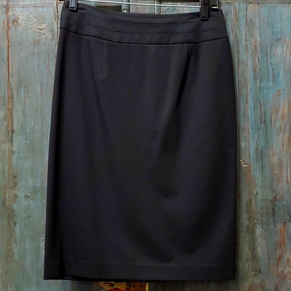 Barney's New York, Classic Black Pencil Skirt, Size 4 - Picture 1 of 6